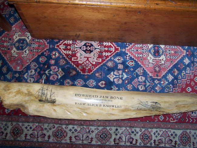 A Fine and Rare Whale's Jawbone Beautifully Scrimshawed and dated 1909. — image 11